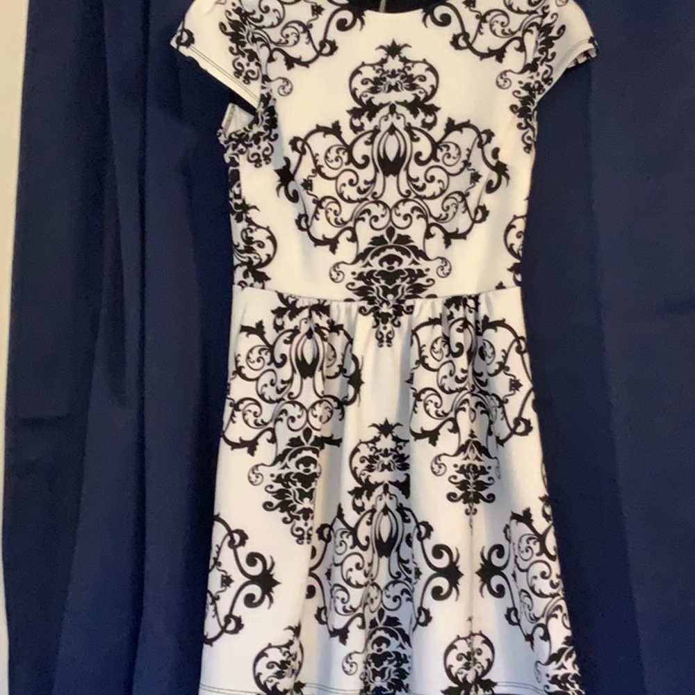 Junior black and white dress size 7/8